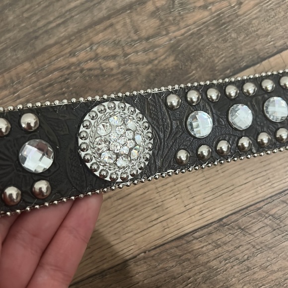 Blazin Roxx Blinged Rhinestone Genuine Leather Belt - Picture 2 of 12